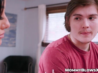 Stepmom Jennifer White delivers wet and wild blowjob to lucky stepson