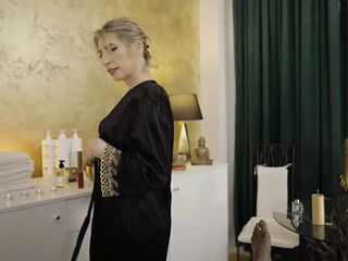 MILF Masseuse Can&#039;t Think About Massaging Her Client. She Wants Anal and Blows First New 2025