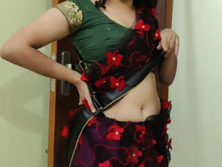 Mallu guy and Indian sexy desi hot tamil aunty in saree having sex and blow job - Dirty talk
