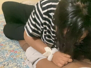 Sexxy Bhavi suddenly came and took out the water of Devar. Bhavi's hands sex out with mouth milk