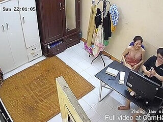 Busty Vietnamese seduce boyfriend while he was working 1449