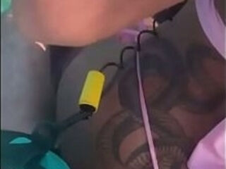 Novinha Safada, deixou marido na areia e fudeu com o instrutor no Jetski