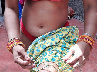 Indianhot body bhabhi xshika bathing