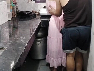 Malik ne muze paise dekar jabar dasti doodh daba daba kar pela
