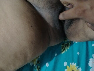 Bhabi felling alon and wating for sex xxx