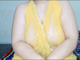 fiance ke sht rat guzari mehdai dress main lovely and hot fiance