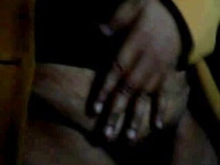yoli indonesian house wife flashing pussy