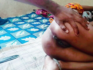 Watch porn video of Seema making pussy hair from Randi's barber How Seema is removing pussy hair from the barber