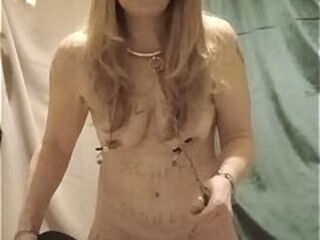 2026 01 21 Esclave F autoseance pinces seins ceinture suce son gode